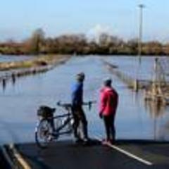 Experts probe UK's unusual weather