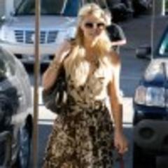 Paris Hilton countersues hair extension company