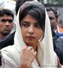 Priyanka Chopra bursts into tears during Mary Kom’s mahurat shot