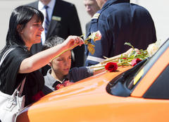 hundreds attend memorial for crew of ornge helicopter crash